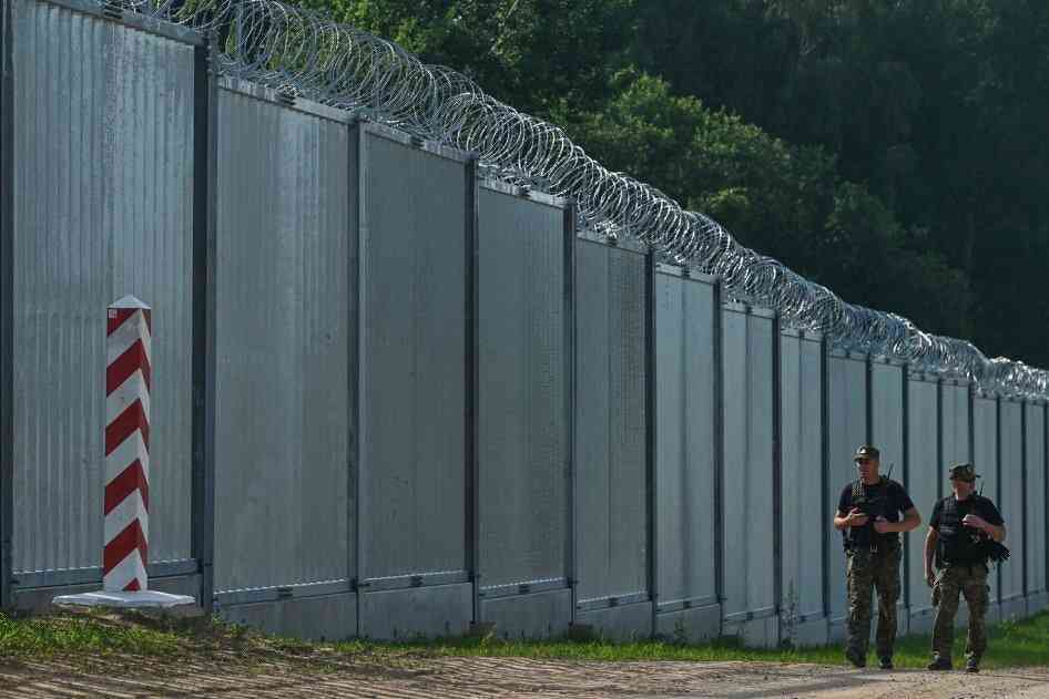 بولندا تعيد فتح الحدود مع بيلاروسيا/ أُغلقت بعد توترات مع حليفة موسكو