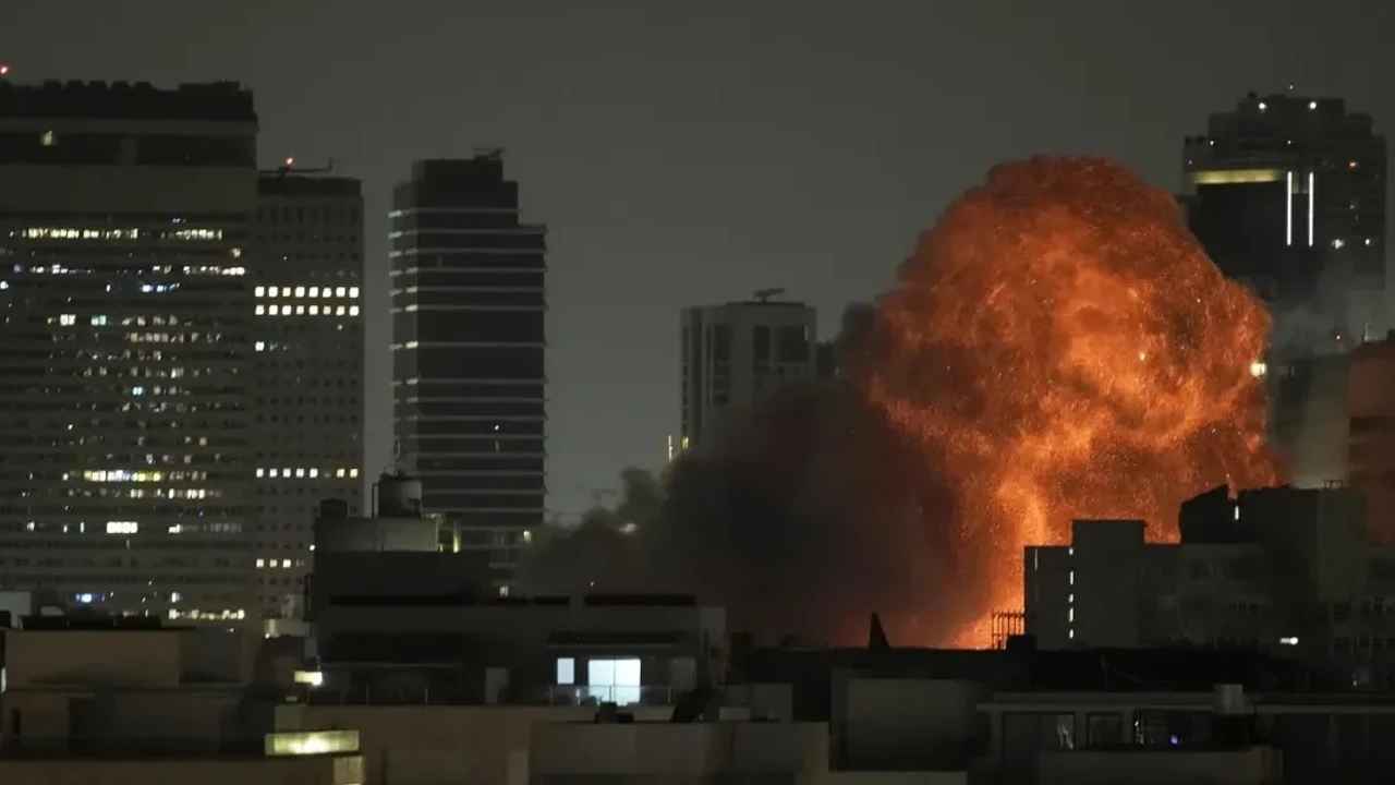 Puissantes explosions secouent l'Iran