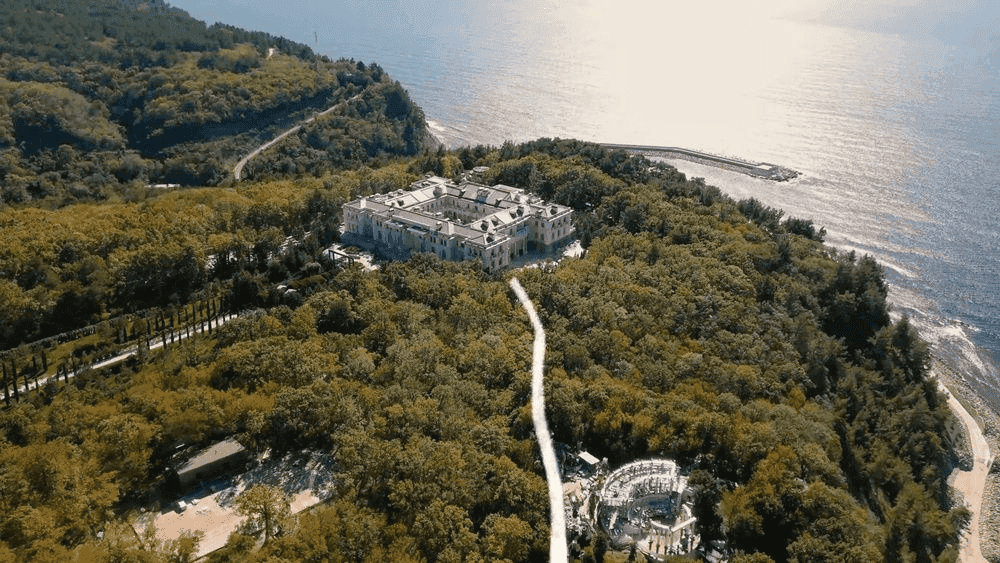 Attaque de drone ukrainien près de la résidence de Poutine, incendie massif dans les forêts voisines