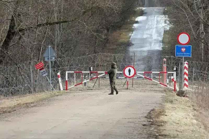 La Pologne rouvre sa frontière avec la Biélorussie