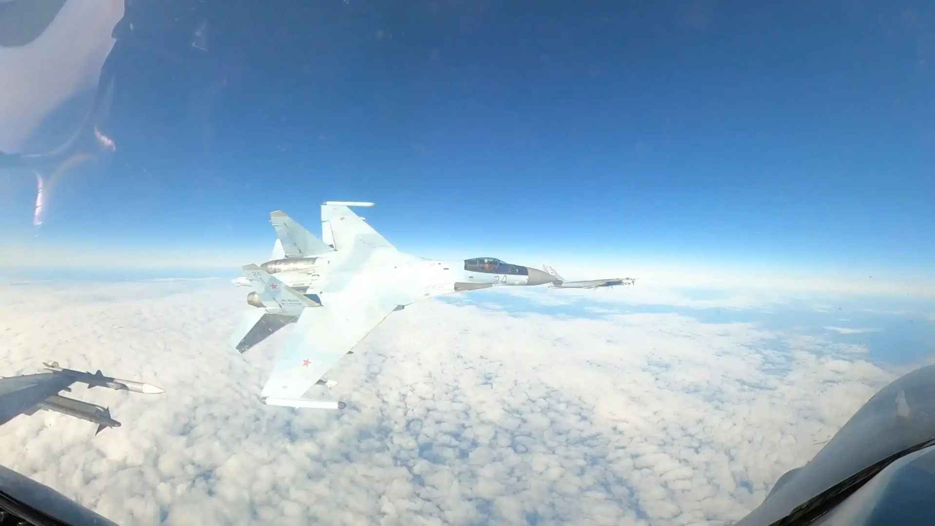 Des chasseurs russes vers les États-Unis, le commandement US répond avec quatre F-16