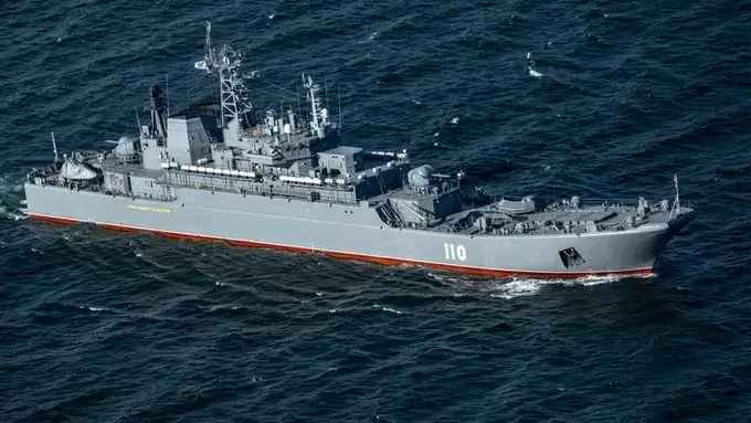 Un navire de guerre russe, caché près des côtes danoises, est découvert