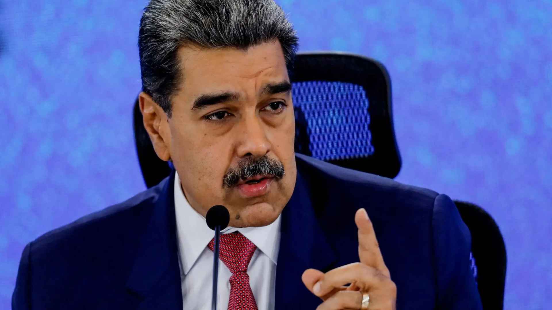 Maduro se prépare à la guerre avec les États-Unis / Prend la tête de l’armée et défie Trump