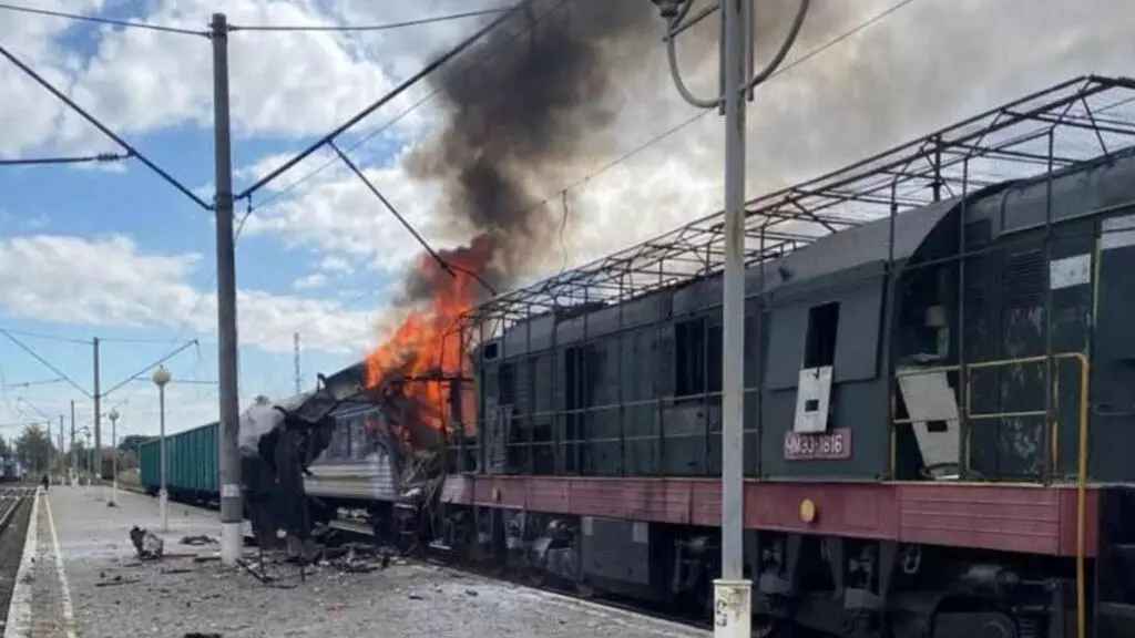 Frappe russe sur un train de voyageurs en Ukraine: des dizaines de blessés