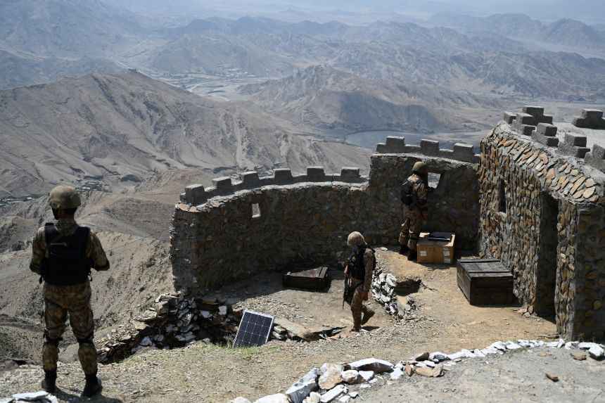 Les tensions s'intensifient entre l'Afghanistan et le Pakistan, 58 soldats pakistanais tués