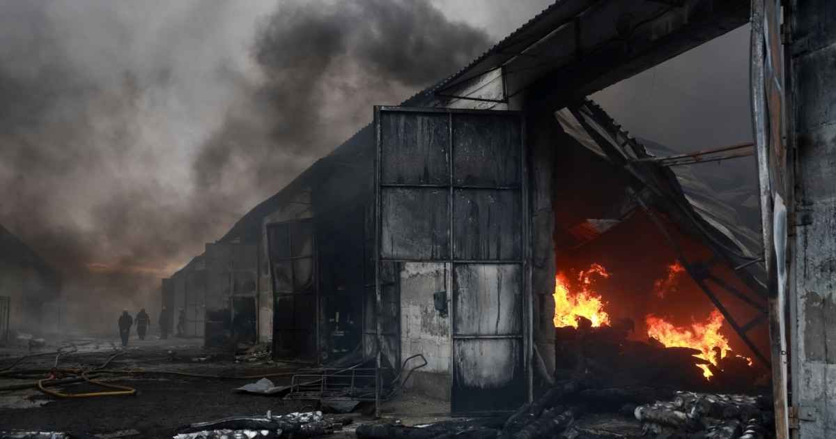 Raffinerie russe en flammes / Feu visible depuis l'espace, l'Ukraine punit la Russie