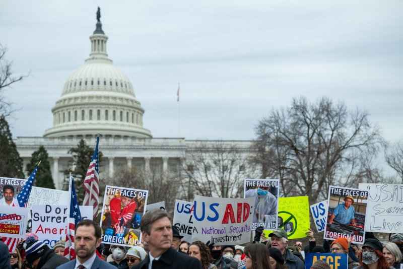 Trump lance une nouvelle vague de licenciements, panique chez les agents fédéraux américains
