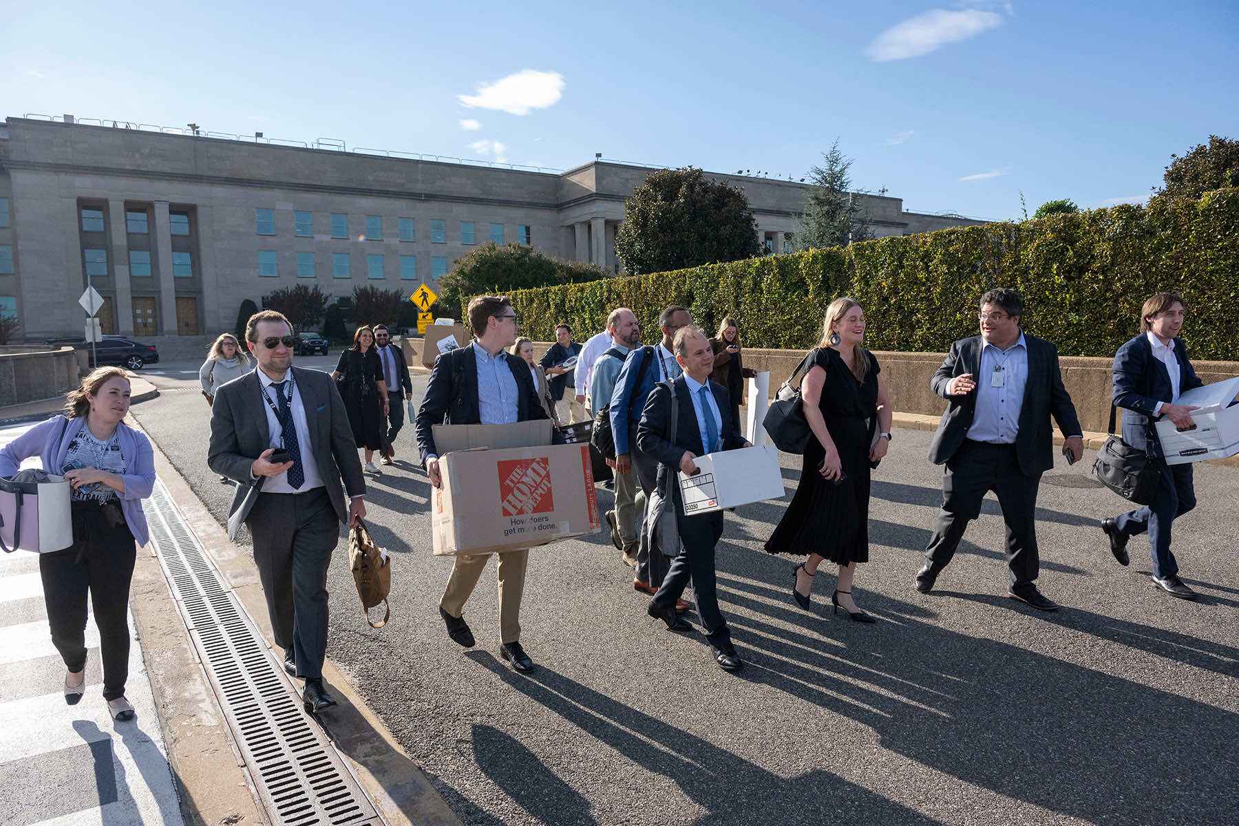 Journalistes rendent leurs badges / Boycott du Pentagone, rejettent les nouvelles règles