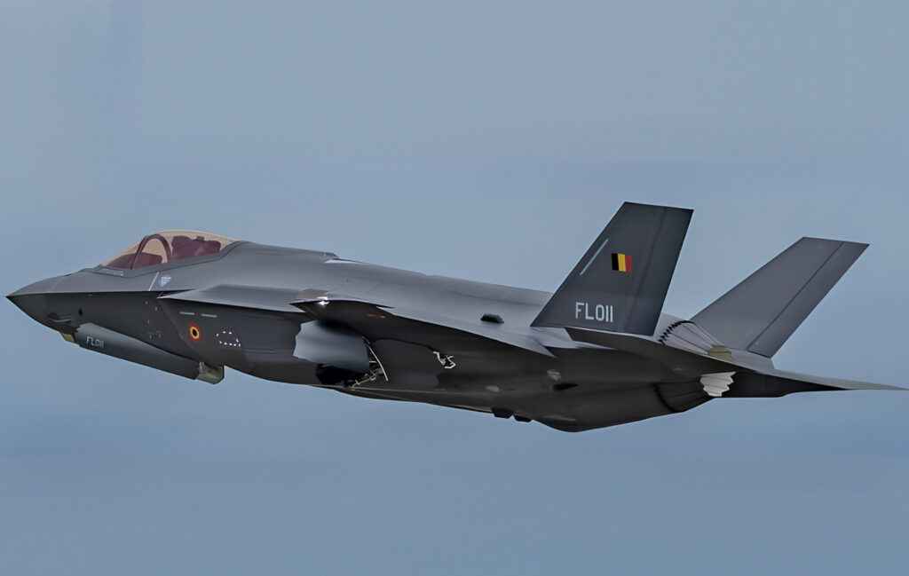 Deux F‑35 de l’OTAN suivent un avion russe près de la Norvège, mission d’espionnage