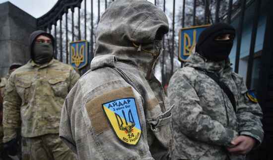 La Russie condamne 15 combattants ukrainiens à 15-21 ans de prison