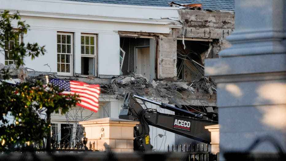 La Maison Blanche démolie : bulldozers en action, début des travaux pour la salle de bal