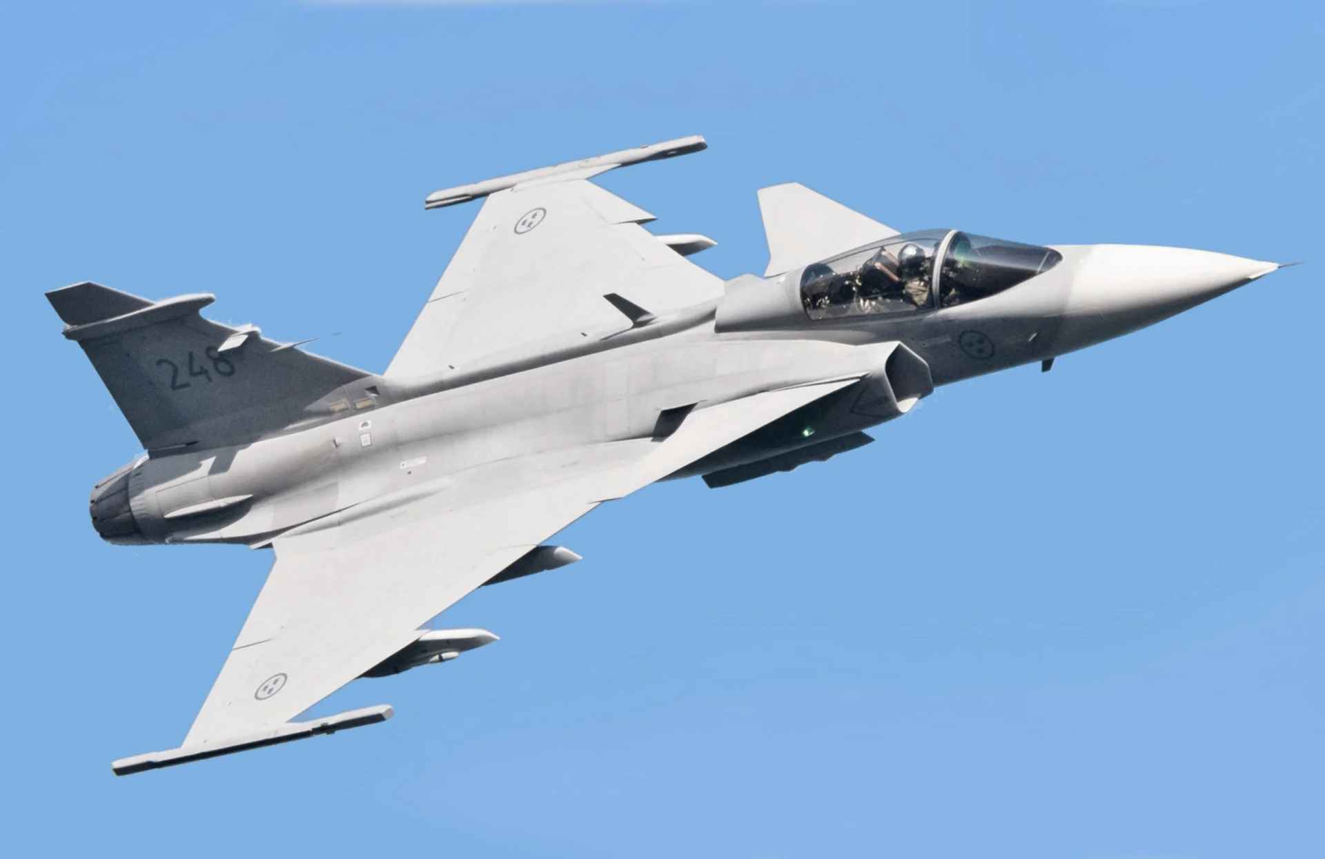 Étape historique : l'Ukraine reçoit 150 avions de chasse Gripen de Suède