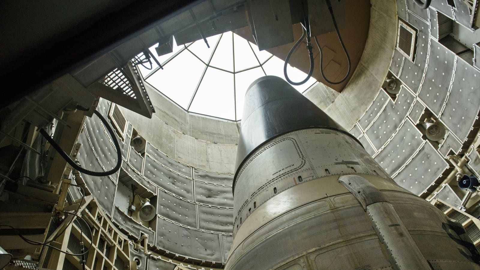 Pourquoi les essais nucléaires ont-ils cessé ? Qui teste et possède des armes nucléaires ?