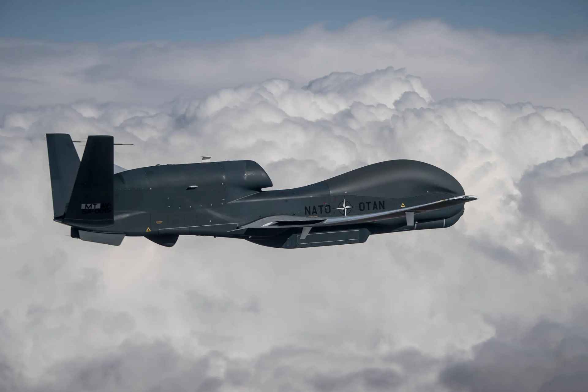 «Maintenant ils s'occuperont de nous»: drones en Belgique, l'OTAN intervient!