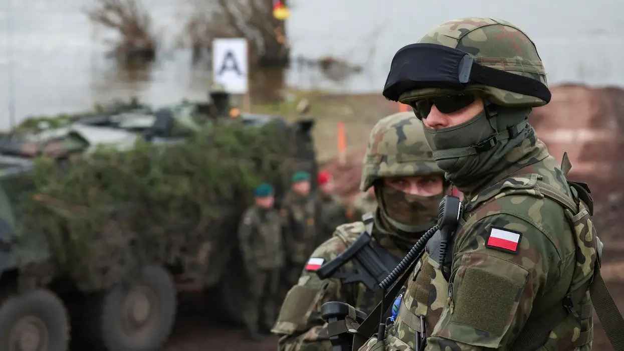 La Pologne lance un programme militaire pour former 400 000 personnes d'ici 2026
