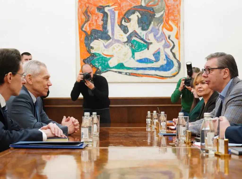 Les USA sanctionnent les pétroliers russes — Vučić consulte l'ambassadeur russe à Belgrade