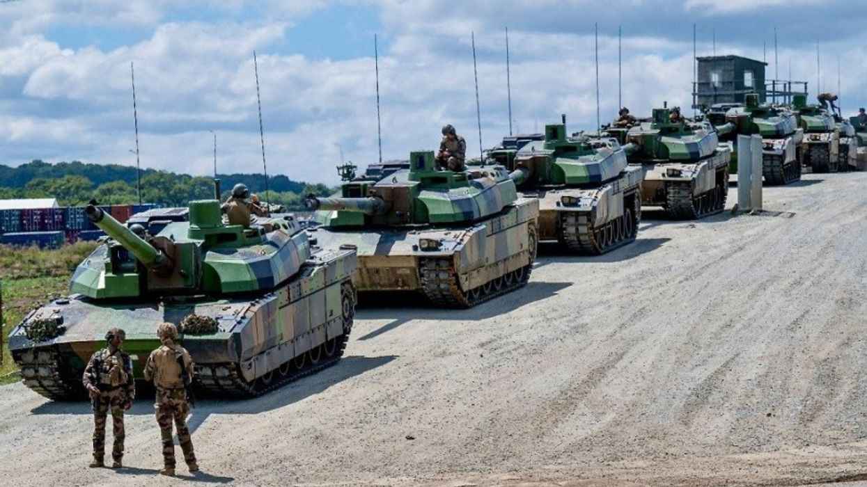 La France en alerte après un drone inconnu au-dessus d'un train militaire avec des chars Leclerc