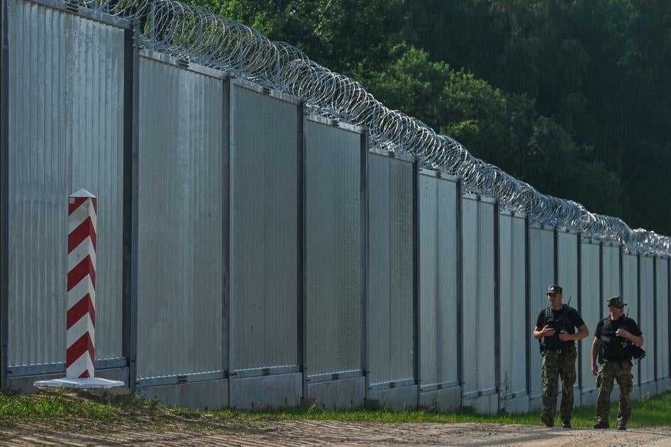 بولندا تعيد فتح الحدود مع بيلاروسيا/ أُغلقت بعد توترات مع حليفة موسكو