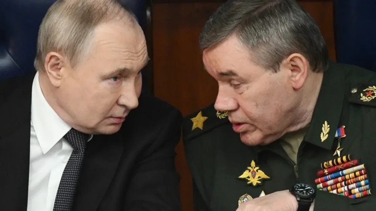 Gerasimov ment constamment à Poutine