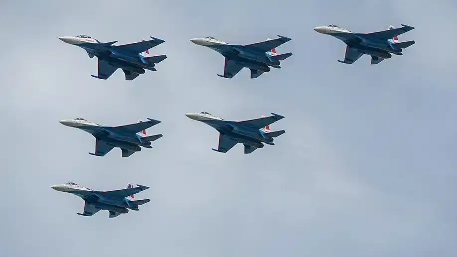 Cinq avions ont violé l'espace aérien letton, Moscou: Si vous tirez, nous riposterons