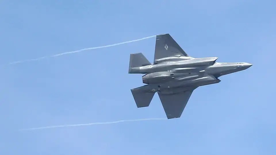 Trump envoie des chasseurs / Bombardiers nucléaires russes près de l'Alaska