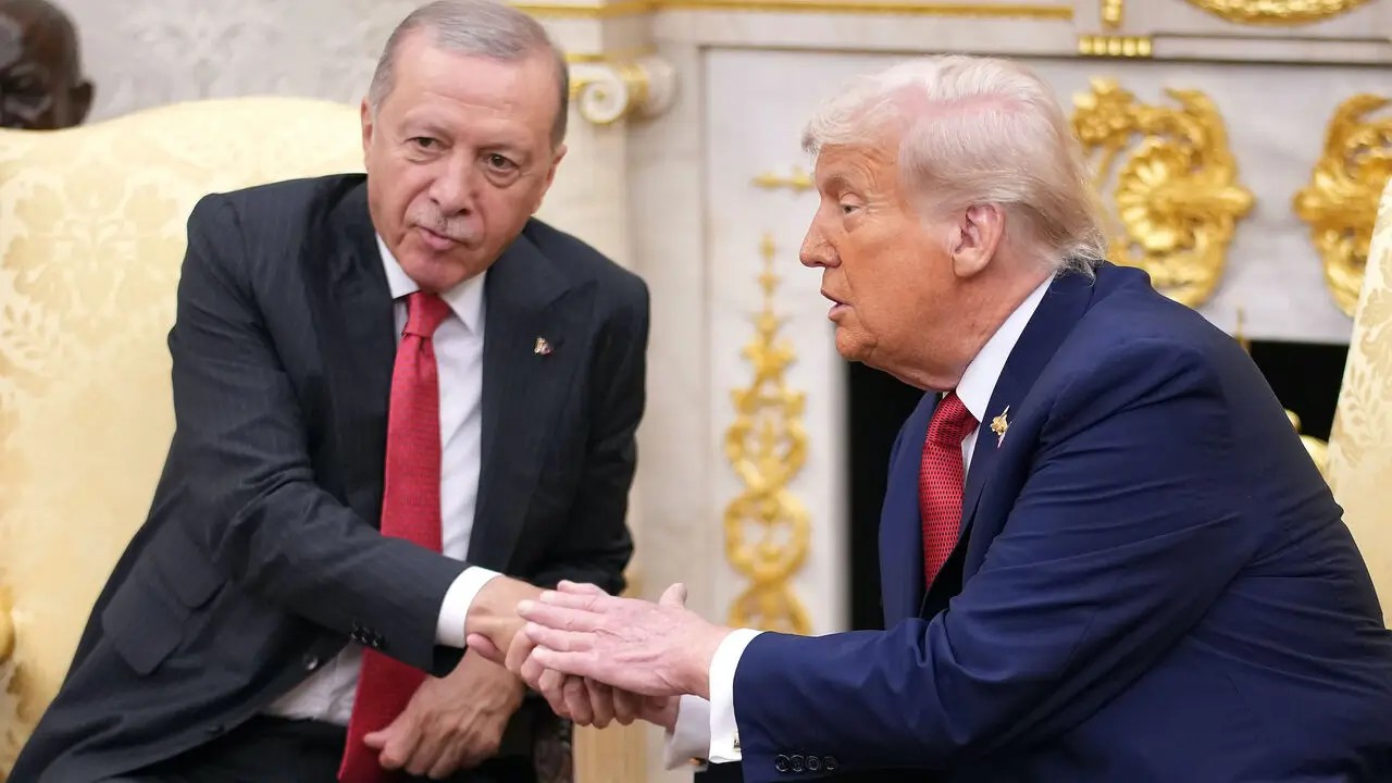 Erdogan “embrasse” Trump / Salue les efforts pour mettre fin à la guerre à Gaza
