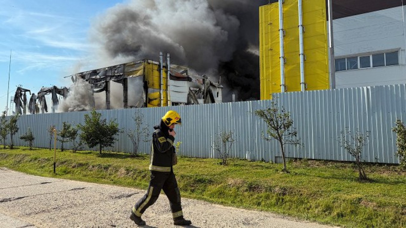 Ukraine prive la Russie d'énergie / Raid de drones transfrontalier, le plus grand de la guerre