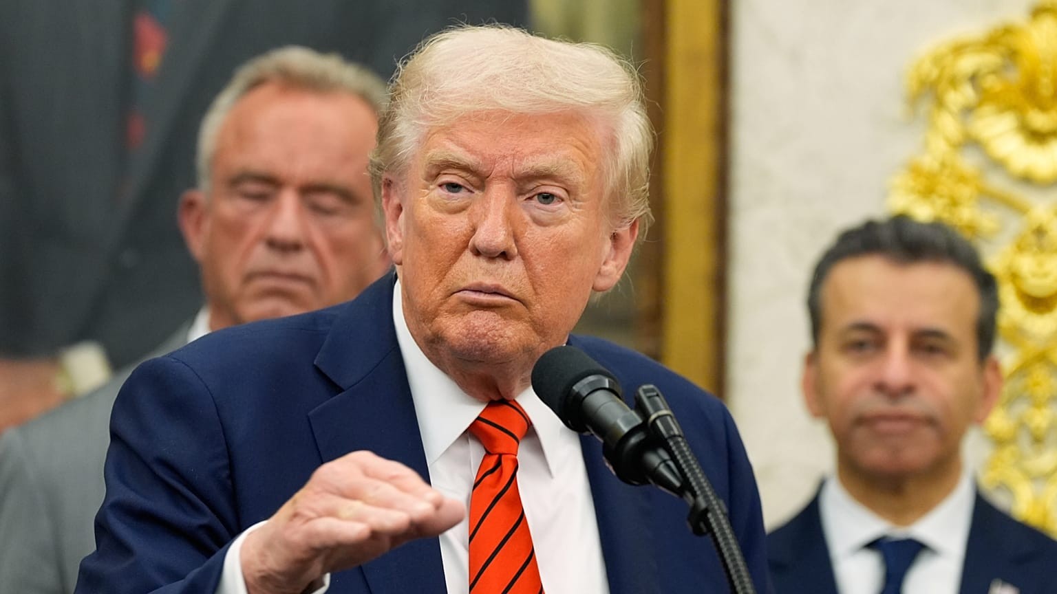 États-Unis: tarifs de 100% contre la Chine, Trump annule sa rencontre avec le président chinois