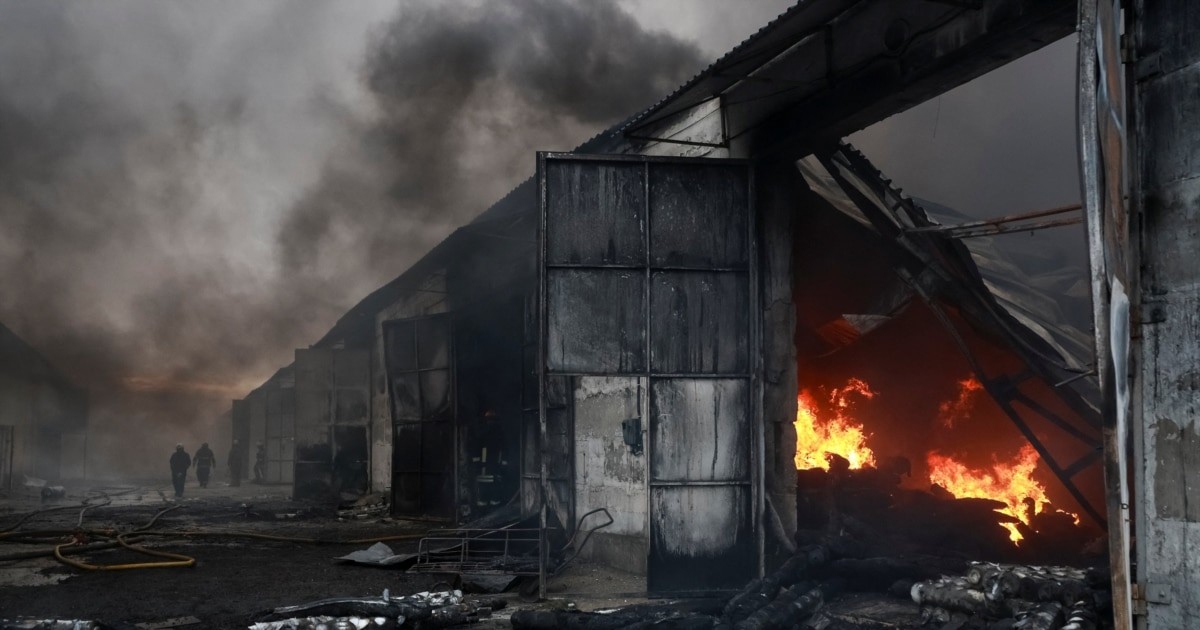 Raffinerie russe en flammes / Feu visible depuis l'espace, l'Ukraine punit la Russie