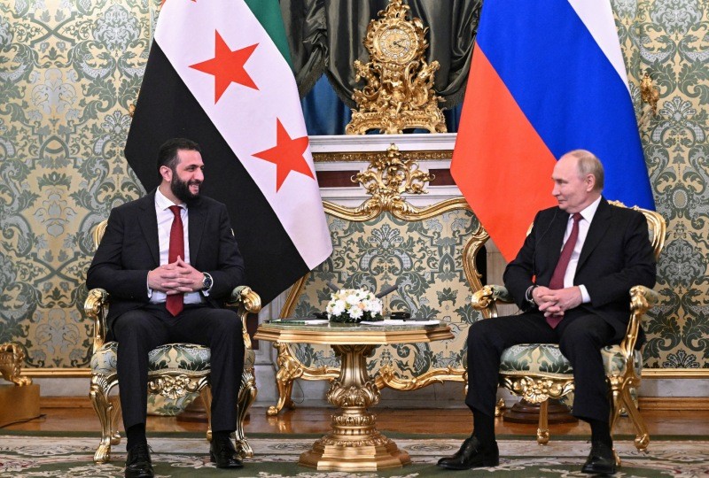 Début des pourparlers à Moscou: Poutine au syrien Sharaa, Russie prête à des liens plus étroits