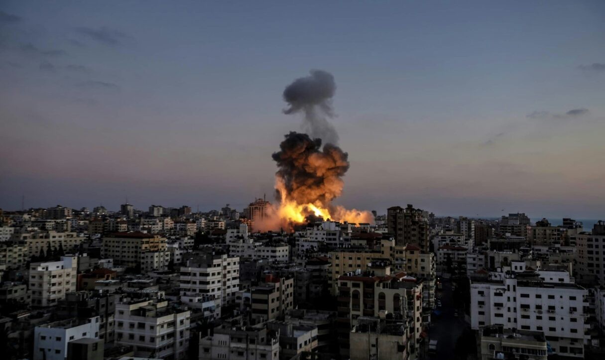 L'armée israélienne attaque Gaza : Hamas a violé la trêve, selon médias israéliens