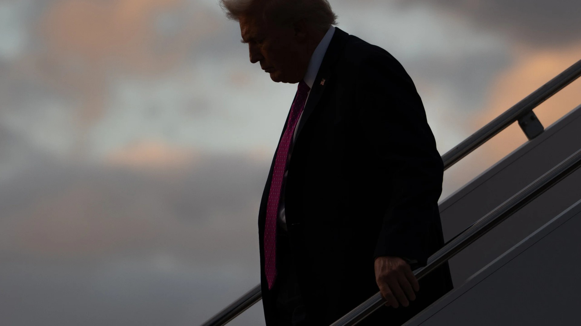 Trump entame sa tournée en Asie, discussions commerciales prévues avec Xi Jinping