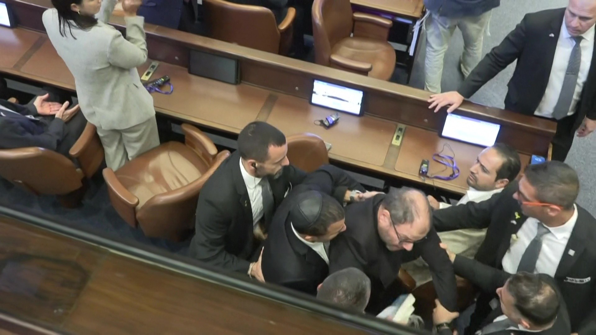 Incident au Parlement israélien pendant que Trump parlait