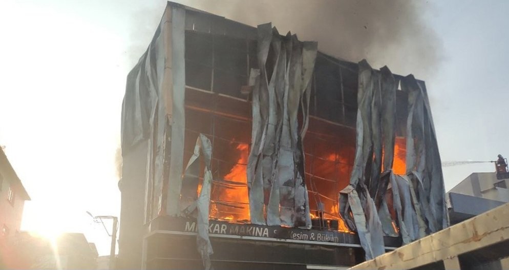 Six morts dans l'incendie d'un entrepôt de parfums en Turquie