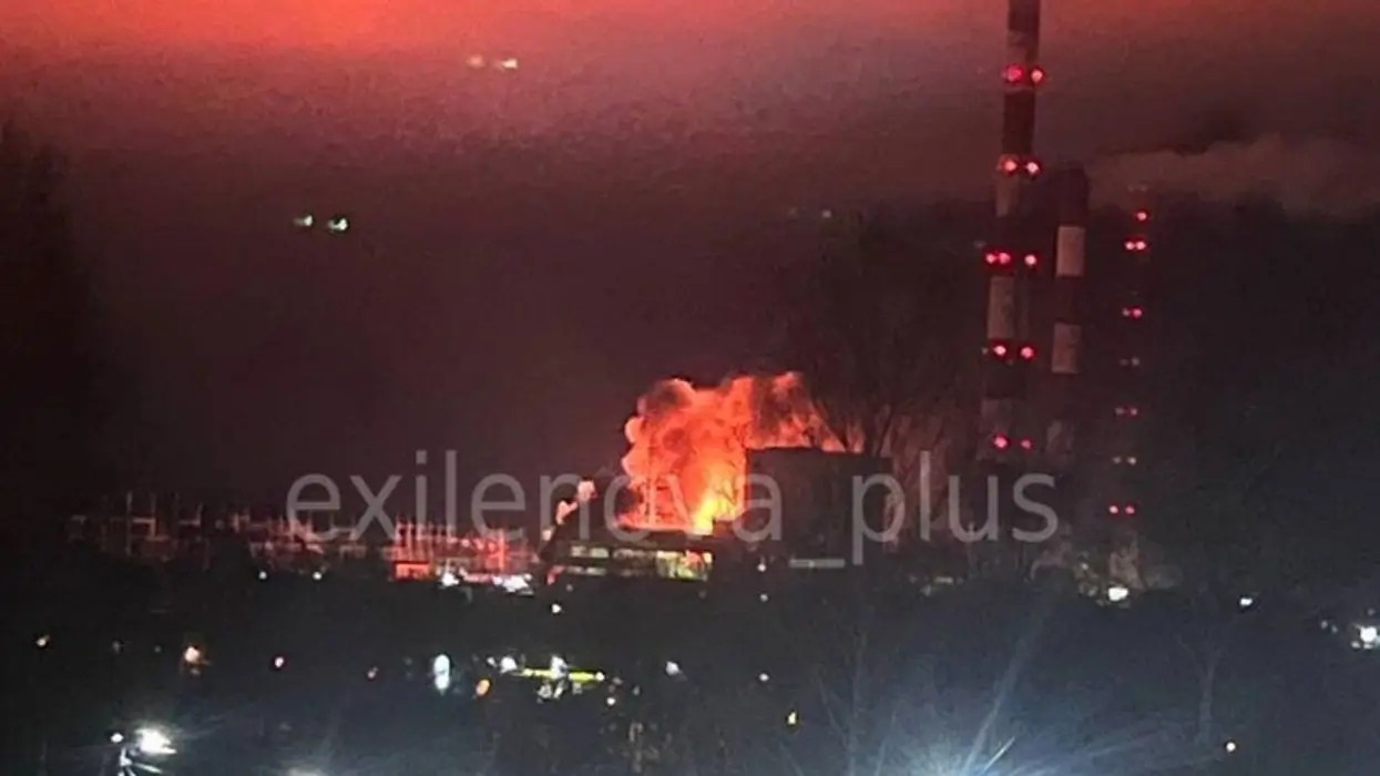 L'Ukraine attaque une raffinerie majeure au cœur de la Russie, images partagées