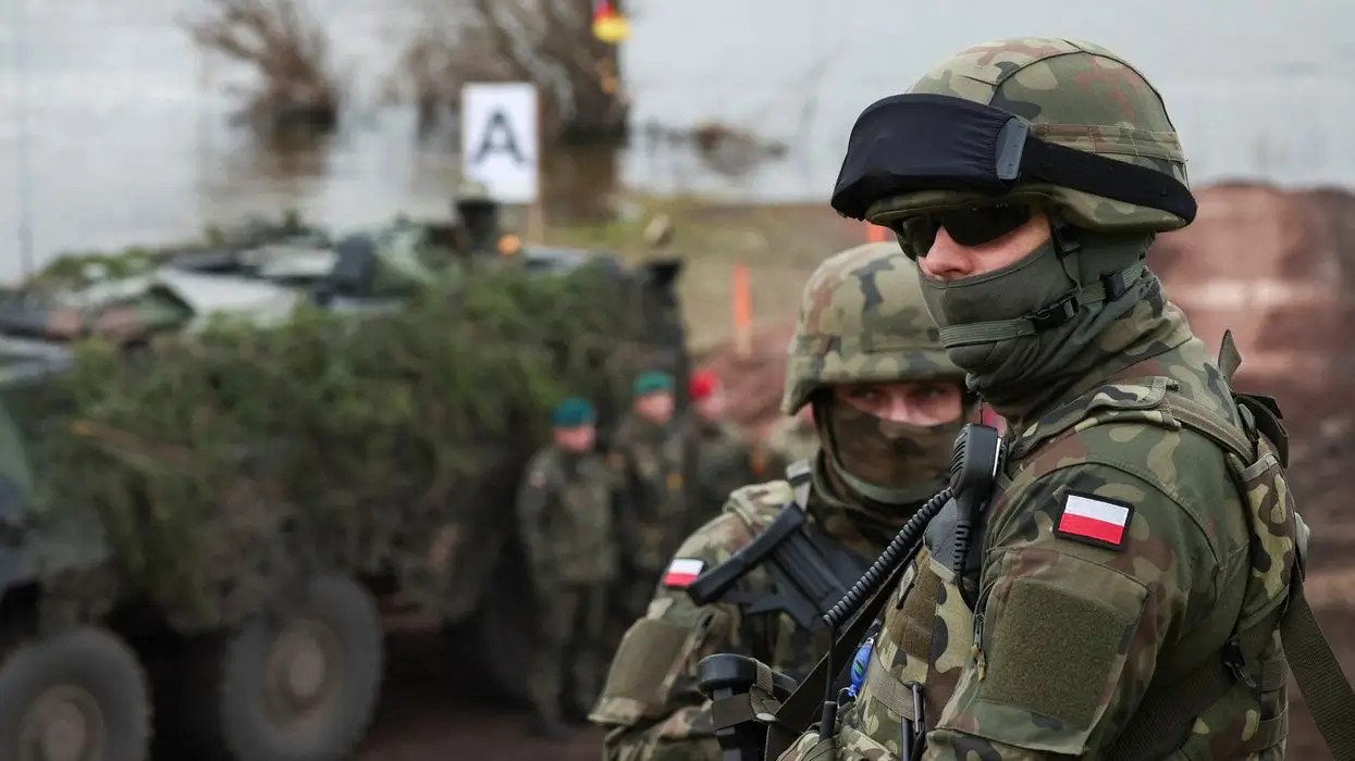 La Pologne lance un programme militaire pour former 400 000 personnes d'ici 2026