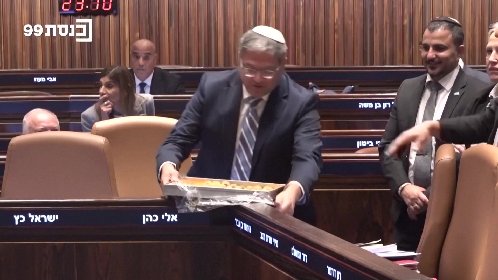 Après la loi « peine de mort pour terroristes tuant Israéliens », B. Gvir distribue des baklavas