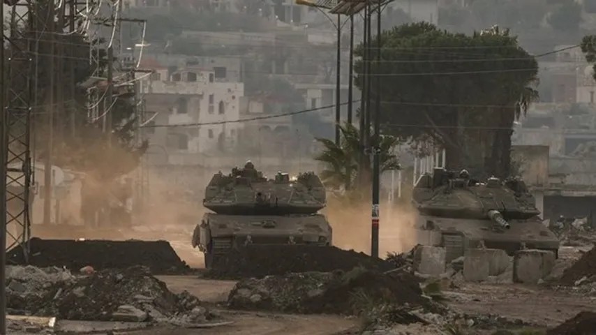 Israël attaque la Syrie, des troupes terrestres entrent dans des villages