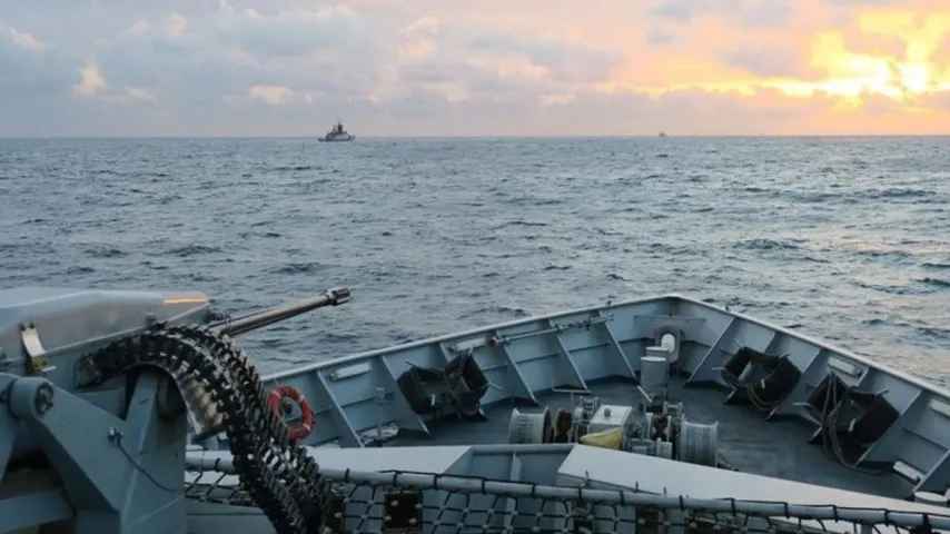 La Grande-Bretagne intercepte deux navires russes près de ses côtes