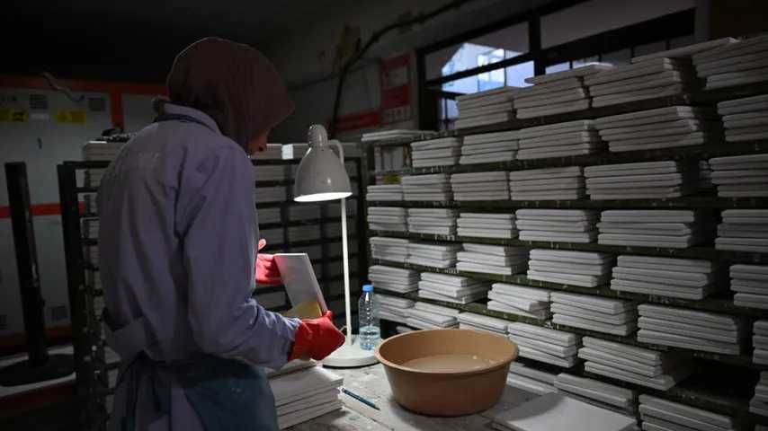 L'instant + : la Turquie redécouvre l'art des céramiques bleues d'Iznik