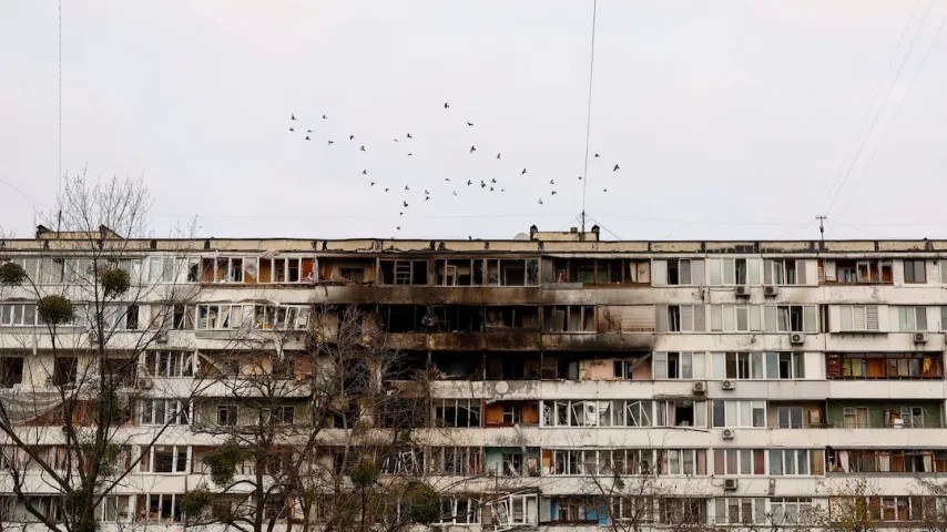 Nuit d'enfer à Kiev : 6 morts, pluie de drones et de roquettes russes