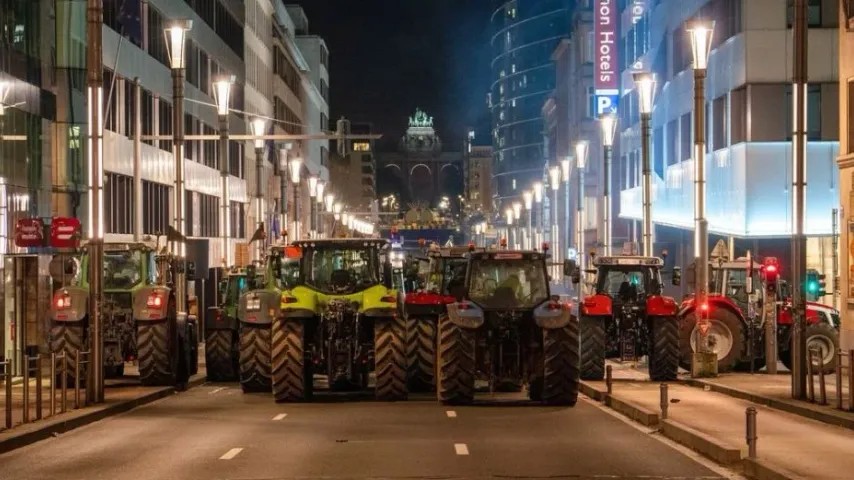 Après la France, agriculteurs en Belgique: 150 tracteurs «envahissent» les rues de Bruxelles