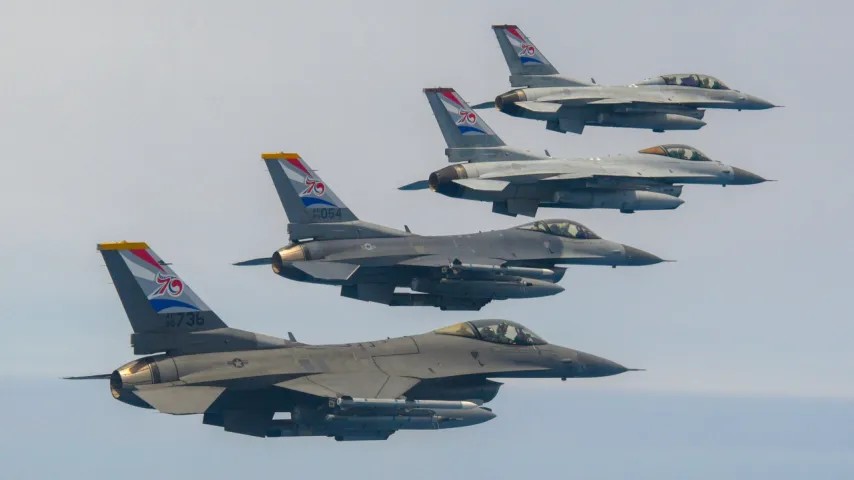 Avions russes et chinois déclenchent l'alarme / Séoul réagit, pénètre la zone aérienne protégée