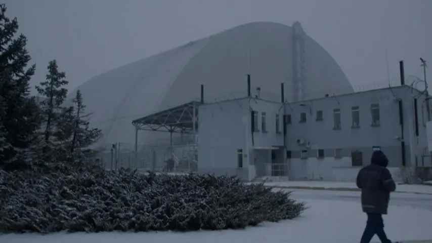 Bouclier protecteur de la centrale de Tchernobyl hors service à cause de drones russes