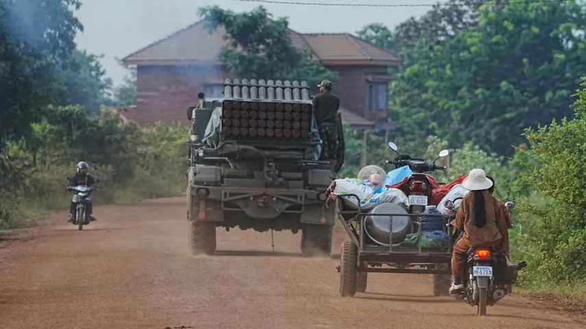 Guerre entre Thaïlande et Cambodge, bombardements à la frontière : milliers de civils évacués !