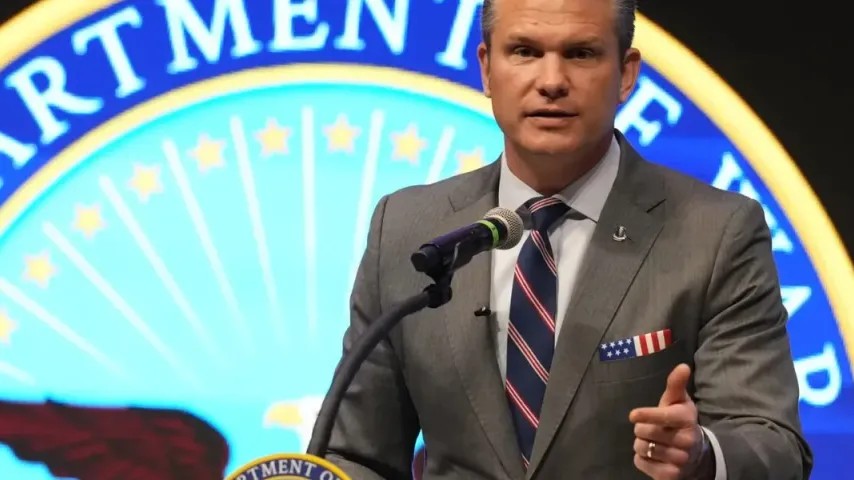 Hegseth défend les attaques meurtrières contre des navires suspectés du cartel dans les Caraïbes