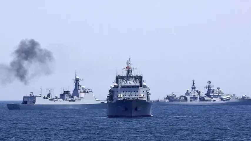 La Chine et la Russie aux jeux de guerre / Troisième exercice antimissile sur le sol russe
