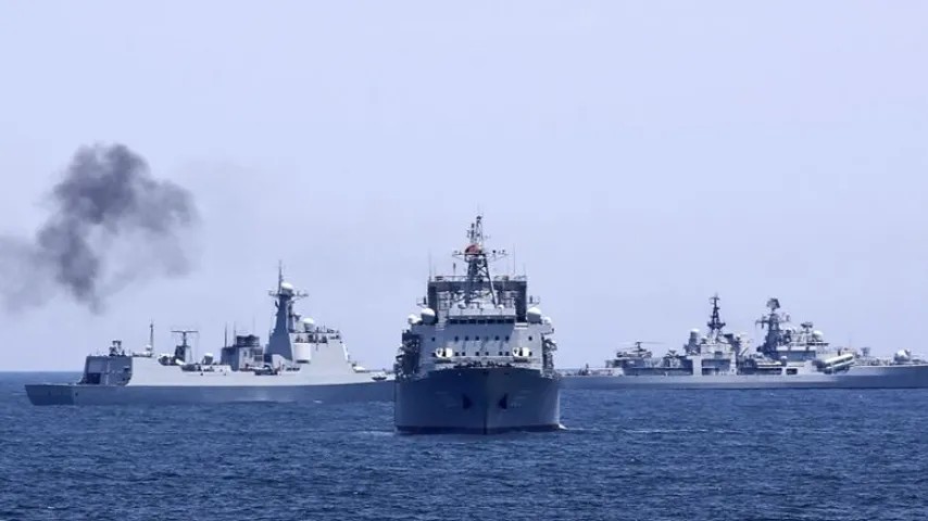 La Chine et la Russie aux jeux de guerre / Troisième exercice antimissile sur le sol russe