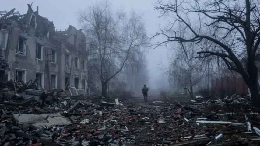 La Russie progresse encore en Ukraine; les Ukrainiens fuient leurs maisons dans le froid