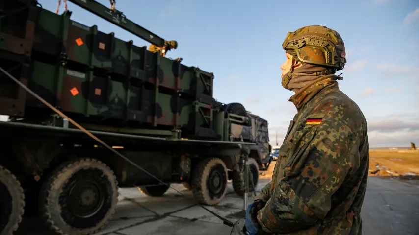 L'Allemagne se prépare à la guerre, service militaire obligatoire